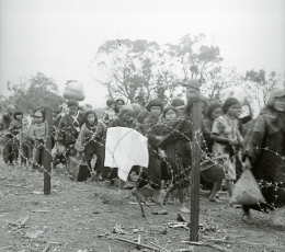 沖縄本島で最初に収容された楚辺の捕虜収容所の住民