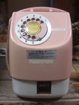 ピンク電話の写真