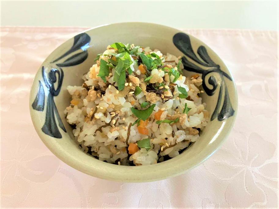 もずくと野菜の混ぜご飯