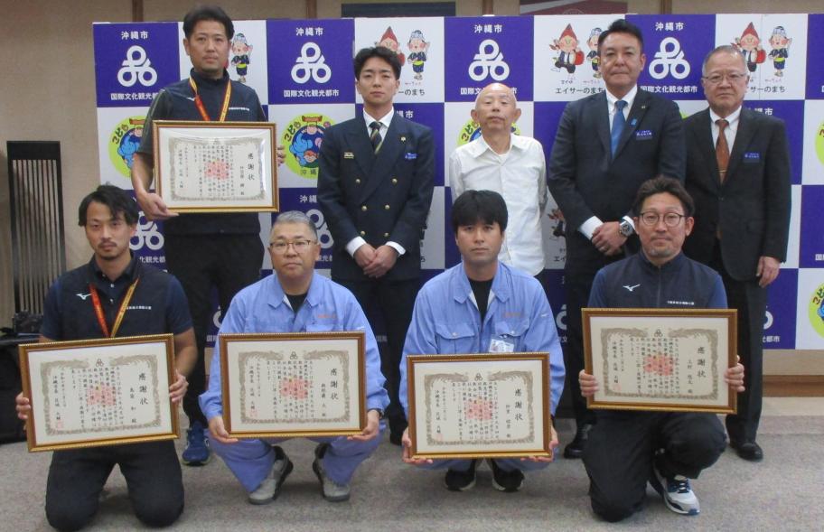 無事社会復帰されたご本人を囲んで記念撮影