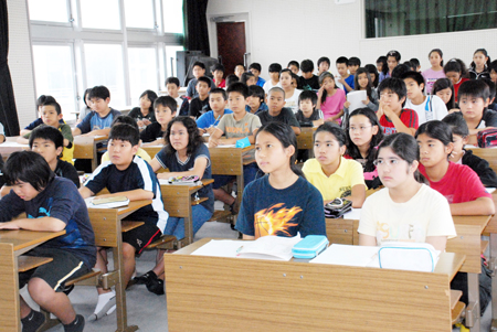 安慶田小学校で平和学習