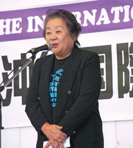 オープニングであいさつをする東門市長