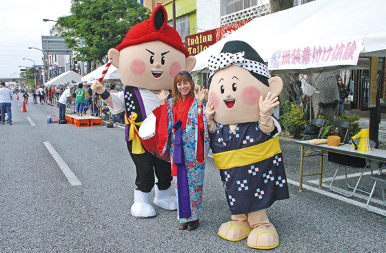エイ坊・サーちゃんと記念撮影