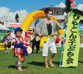 比屋根は子供会と青年会が共演