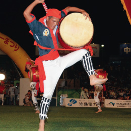 力強くも軽快に踊る久保田青年会