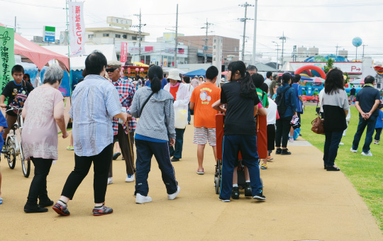 会場はどこも大盛況