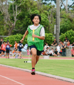 小学校女子６×100ｍリレー（安慶田）1分51秒18