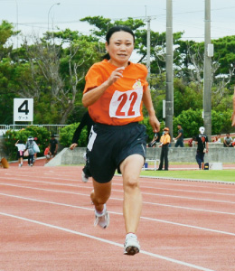 40代女子100ｍ 大嶺 寿美子（登川）16秒06