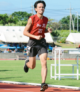 30代男子1500ｍ 喜舎場 亮太（知花）4分38秒44