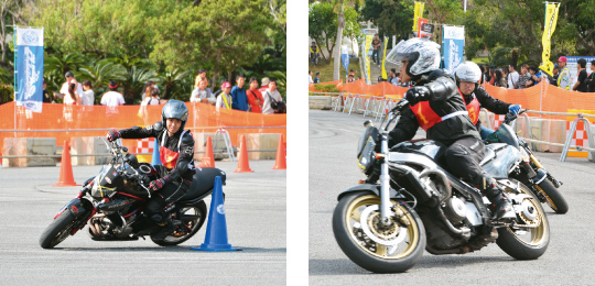 巧みなバイク操作を披露する２輪ジムカーナー