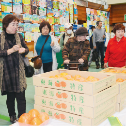 農産物展示即売会も大盛況