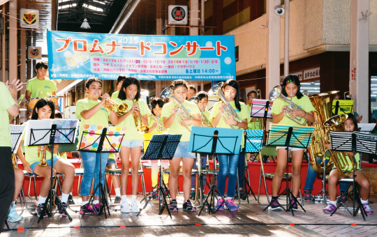 オープニングを飾る美原小学校吹奏楽部