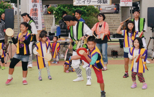 こども達のエイサー体験