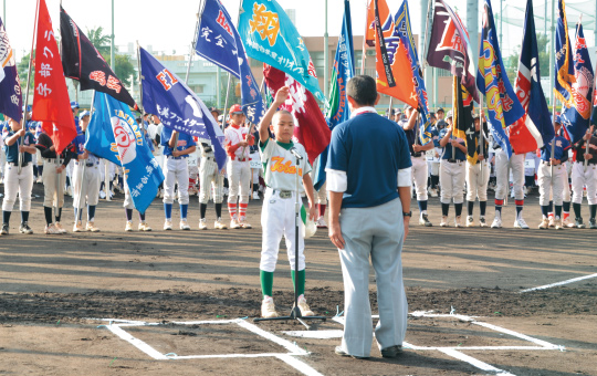 開会式で選手宣誓する桃原ファイターズの呉屋栄人くん