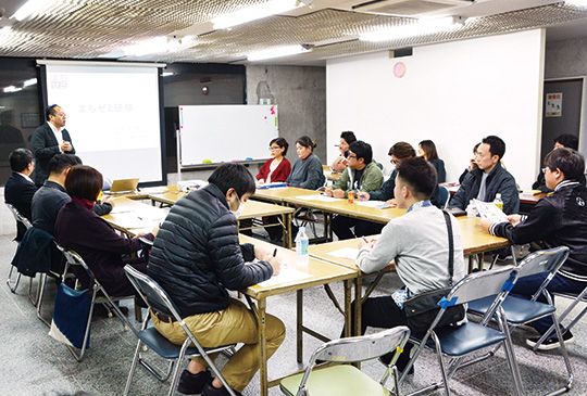 岡崎まちゼミの会の松井洋一郎氏を講師に招き説明会が行われた