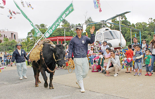 こどもの国の動物達が園内を行進する動物パレード