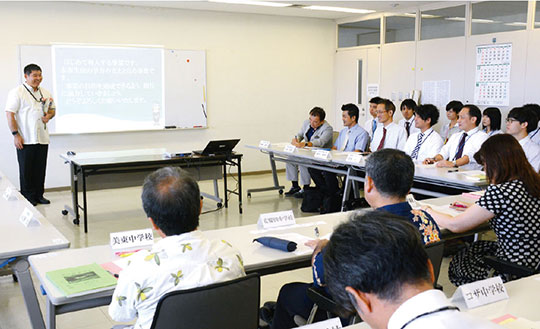 開設式には各中学校の代表者や教育振興会の担当者が参加した